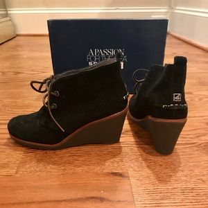 Sperry black suede wedge booties 6.5